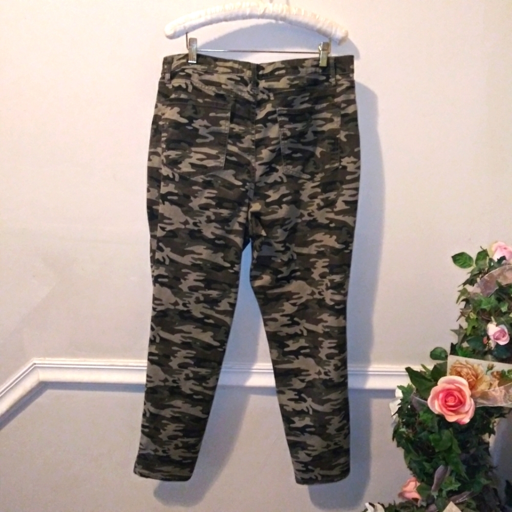 No Boundries High Rise Skinny Camo Jeans - Picture 5 of 8